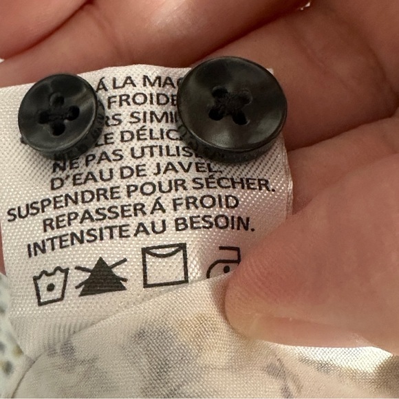 Michael Strahan size XL slim fit button down shirt, white with floral design - Picture 11 of 11